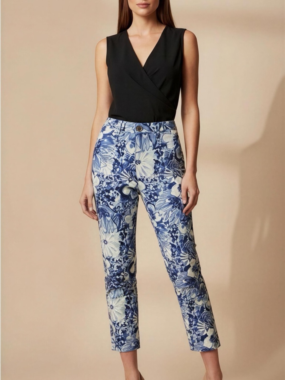 Lilly Pulitzer Blue & White Floral Cropped capris woman’s pants tropical preppy